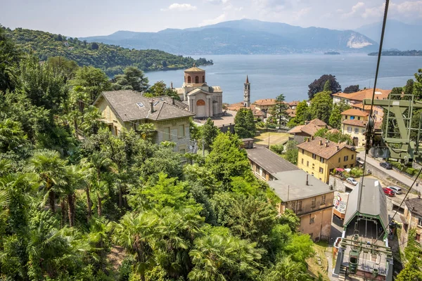 Laveno Mombello Sulla Costa Lacustre Lombarda — Foto Stock