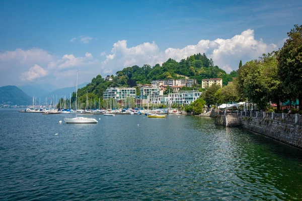 Maravilloso Pequeño Pueblo Laveno Lombardía Lago Maggiore Italia — Foto de Stock