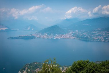 İtalya 'daki Piemont' taki Iago Maggiore 'daki muhteşem Verbania' ya bakın.