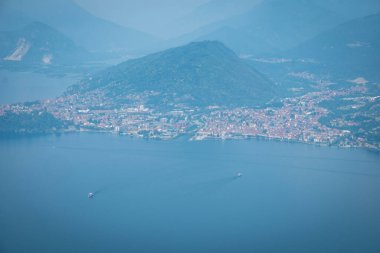 İtalya 'daki Piemont' taki Iago Maggiore 'daki muhteşem Verbania' ya bakın.