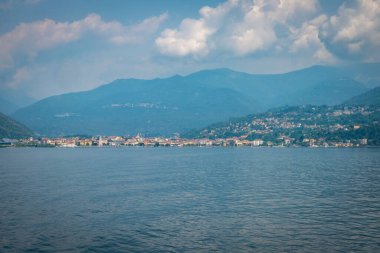 İtalya 'daki Piemont' taki Iago Maggiore 'daki muhteşem Verbania' ya bakın.