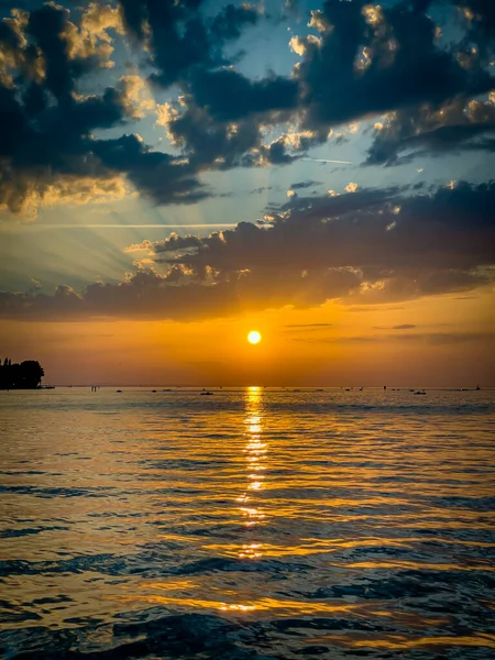 Sehr Farbenfroher Sonnenuntergang Bodensee Bregenz Österreich — Stockfoto