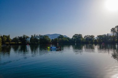 Lauterach yakınlarındaki yerel dinlenme alanı Jannersee Vorarlberg, Avusturya