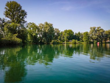 Lauterach yakınlarındaki yerel dinlenme alanı Jannersee Vorarlberg, Avusturya