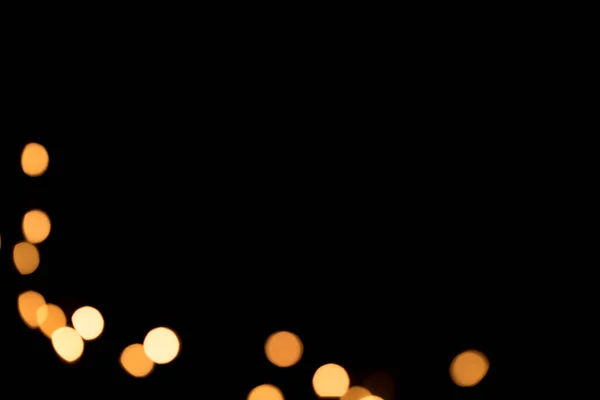 黒の背景にボケ黄金のライト クリスマスの背景オーバーレイ 庭を中心としたクリスマスダークな背景 ストック画像
