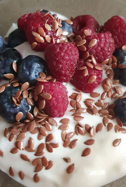 Yogur Con Arándanos Frambuesas Lino Desayuno Saludable Dieta Pérdida Peso Fotos de stock