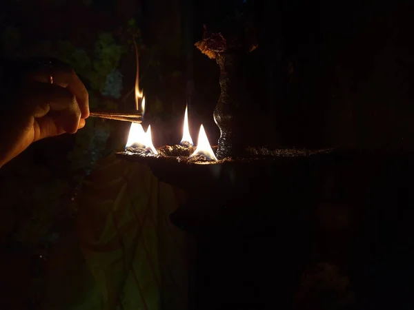 Zbliżenie Starej Tradycyjnej Lampy Oleju Wiszącego Lub Diya Nocy Święto — Zdjęcie stockowe