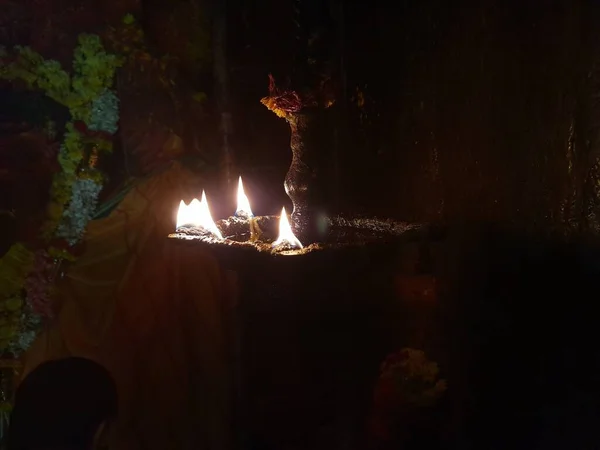 Zbliżenie Starej Tradycyjnej Lampy Oleju Wiszącego Lub Diya Nocy Święto — Zdjęcie stockowe