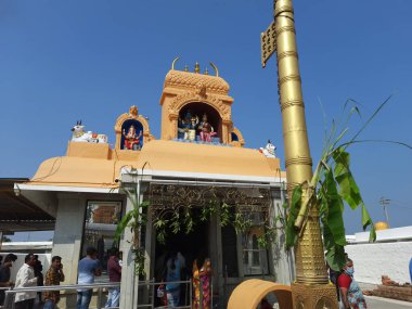 Mandya, Karnataka / Hindistan-Ekim 26 2020: Dasara Festivali ve Corona Hastalık Sezonu sırasında Guttalu köyü yakınlarındaki Sri Arkeshwara Swamy Tapınağı 'nın güzel manzarası