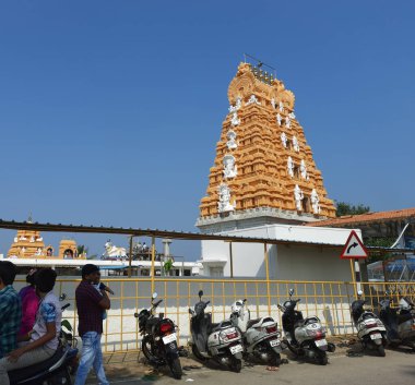 Mandya, Karnataka / Hindistan-Ekim 26 2020: Dasara Festivali ve Corona Hastalık Sezonu sırasında Guttalu köyü yakınlarındaki Sri Arkeshwara Swamy Tapınağı 'nın güzel manzarası