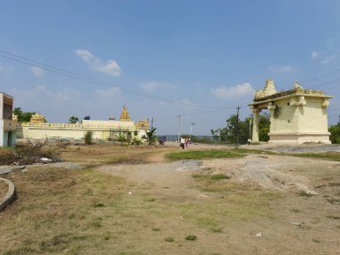 Channapatna, Karnataka / Hindistan-26 Ekim 2020: Tepenin tepesindeki güzel Bevoor Thimmappa veya Lord Venkateshwara Tapınağı 'na yakın çekim