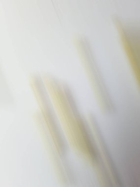 Beyaz Arkaplanda Kahverengi ve Sarı Renk Yüzey Hareketi Bulanıklığının Kapanışı