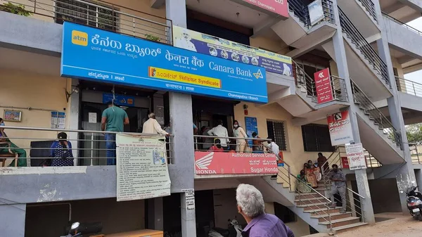チャナパトナ カルナータカ インド 2020年11月11日 チャナパトナ市付近1階のカナラ銀行またはシンジケート銀行ビルの閉鎖 — ストック写真