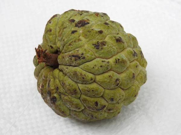 Yeşil Renkli Hint Şeker Elması Sitaphal Meyvesi Nin Beyaz Arkaplanda — Stok fotoğraf
