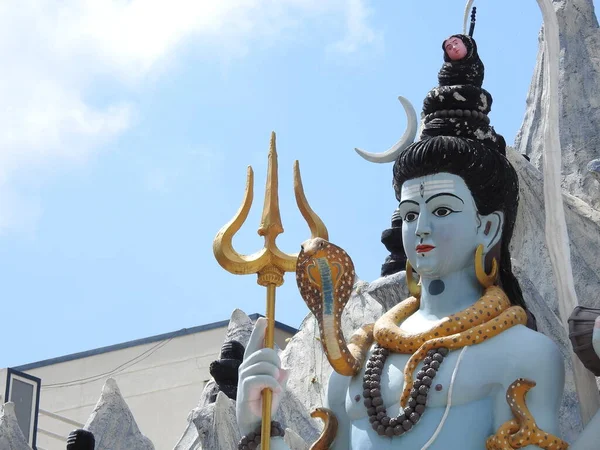 Close Belo Deus Hindu Lord Shiva Estátua Topo Templo Com — Fotografia de Stock