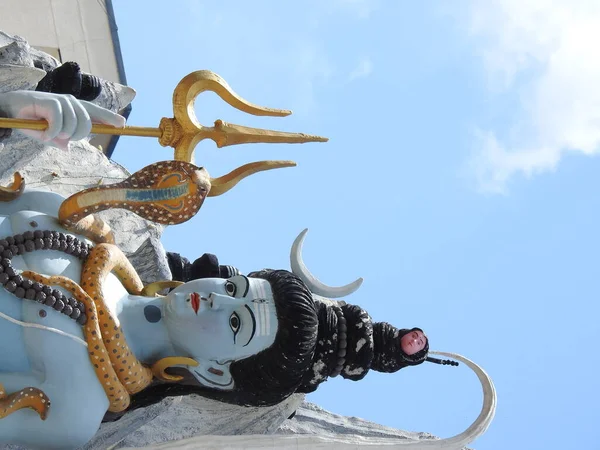 Close Van Prachtige Hindoe God Lord Shiva Standbeeld Aan Bovenkant — Stockfoto