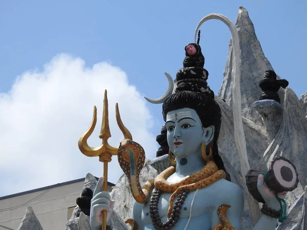 Close Belo Deus Hindu Lord Shiva Estátua Topo Templo Com — Fotografia de Stock