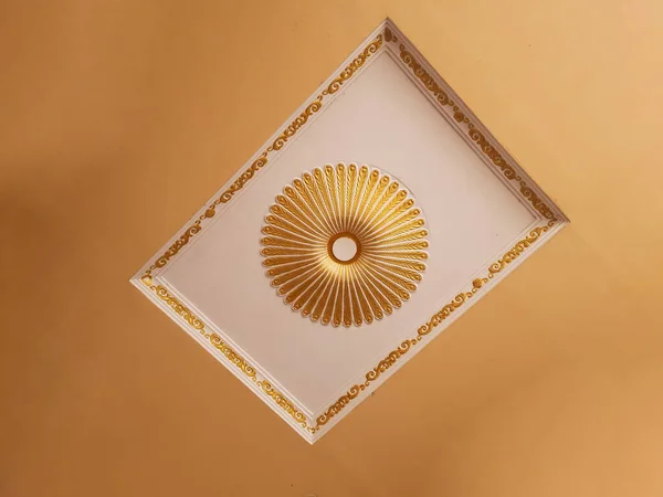 Nahaufnahme Der Goldenen Farbe Schöne Deckengestaltung Trauzimmer Oder Kalyana Mantapa — Stockfoto