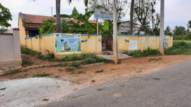 Mandya, Karnataka / Hindistan-23 Kasım 2020: Chiikkagangavaadi 'deki Köy Devlet İlköğretim Okulu Binasının Kapanışı