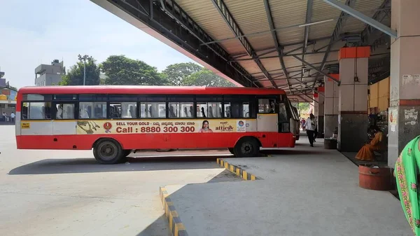 Maddur Karnataka India Nov 2020 Ksrtc Otobüs Durağı Otobüslü Binaların — Stok fotoğraf