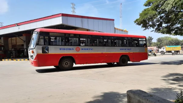 Maddur Karnataka India Nov 2020 Ksrtc Otobüs Durağı Otobüslü Binaların — Stok fotoğraf