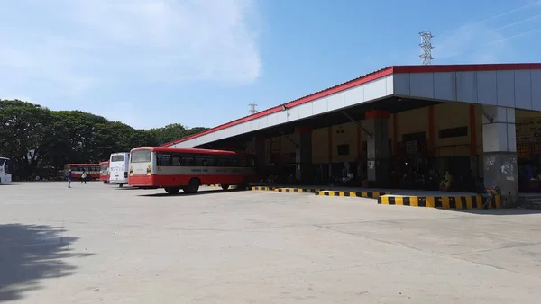 Maddur Karnataka India Nov 2020 Ksrtc Otobüs Durağı Otobüslü Binaların — Stok fotoğraf