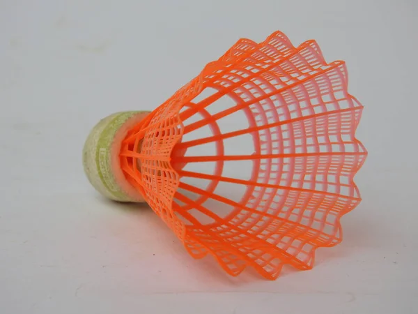 Primo Piano Plastica Arancione Colore Badminton Sughero Isolato Sfondo Bianco — Foto Stock