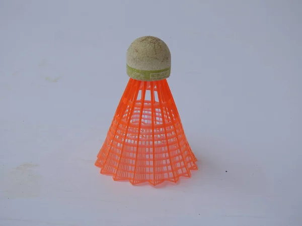 Gros Plan Plastique Couleur Orange Badminton Liège Isolé Sur Fond — Photo