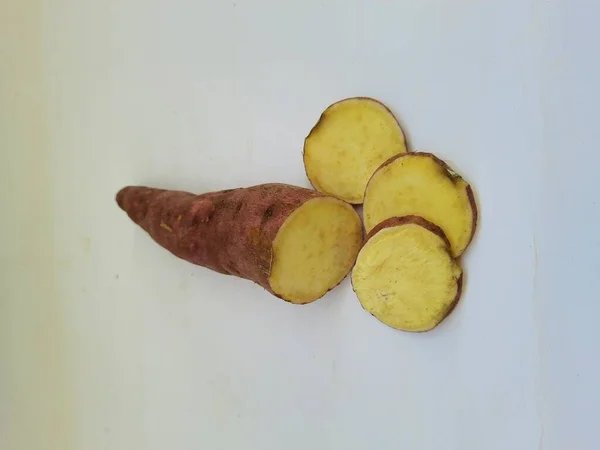 Pilha Altura Uma Pele Exterior Rosa Interior Amarelo Cor Batata — Fotografia de Stock