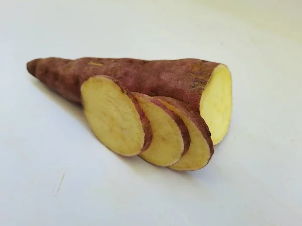 Pilha Altura Uma Pele Exterior Rosa Interior Amarelo Cor Batata — Fotografia de Stock