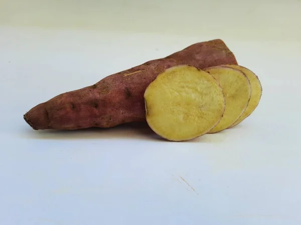 Pilha Altura Uma Pele Exterior Rosa Interior Amarelo Cor Batata — Fotografia de Stock