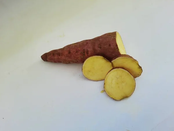 Купа Купа Зовнішньої Шкіри Рожевий Всередині Жовтий Колір Солодкої Картоплі — стокове фото