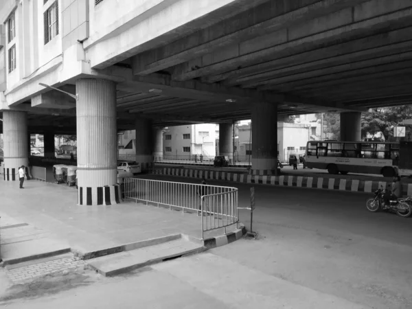 Bangalore Karnataka India Oct 2020 Closeup Vehicles Moving Flyover Building — Stock Photo, Image