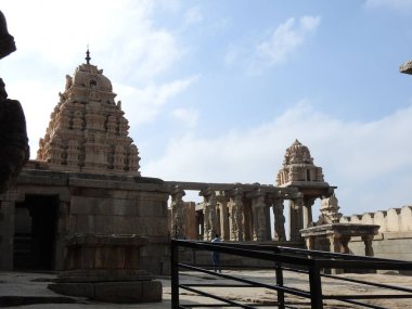 Hindistan 'ın Andhra Pradesh eyaletindeki Lepakshi' de bulunan güzel Veerabhadra Hindu tapınağına yakın plan