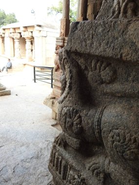 Hindistan 'ın Andhra Pradesh eyaletindeki Lepakshi' de bulunan güzel Veerabhadra Hindu tapınağına yakın plan