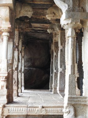 Hindistan 'ın Andhra Pradesh eyaletindeki Lepakshi' de bulunan güzel Veerabhadra Hindu tapınağına yakın plan