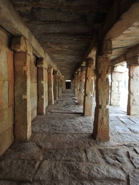 Hindistan 'ın Andhra Pradesh eyaletindeki Lepakshi' de bulunan güzel Veerabhadra Hindu tapınağına yakın plan