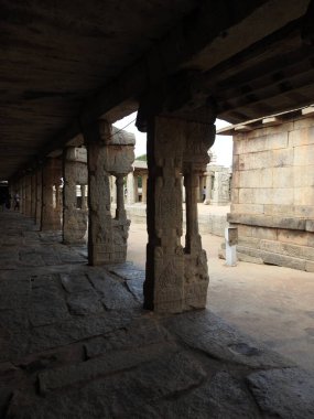 Hindistan 'ın Andhra Pradesh eyaletindeki Lepakshi' de bulunan güzel Veerabhadra Hindu tapınağına yakın plan