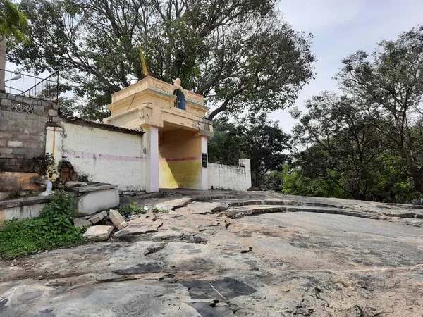 Bangalore Karnataka India Jan 2021 Fiatalok Csoportja Áll Gavi Gangadareshwara — Stock Fotó