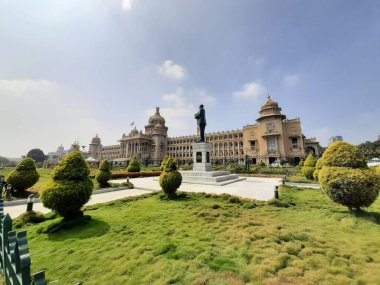 Bangalore, Karnataka, Hindistan-31 Ocak 2021: Güzel Vidhana Soudha 'nın Kapanışı, Karnataka eyaleti yasama meclisinin merkezidir..
