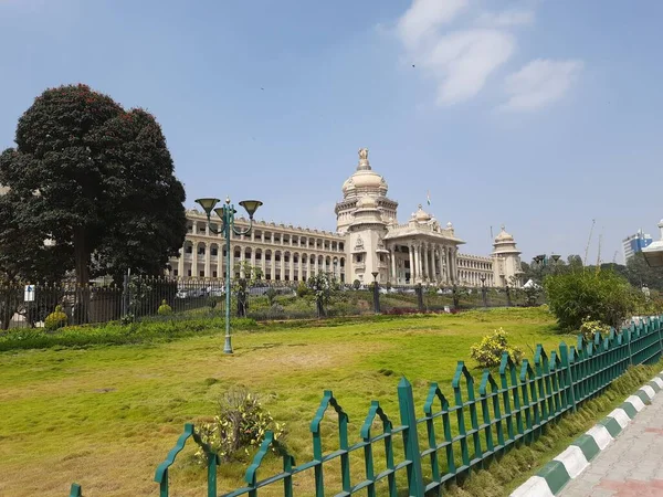 2021年1月31日インド カルナータカ州バンガロール 美しいヴィダーナ スーダの閉鎖は カルナータカ州議会の議席です — ストック写真