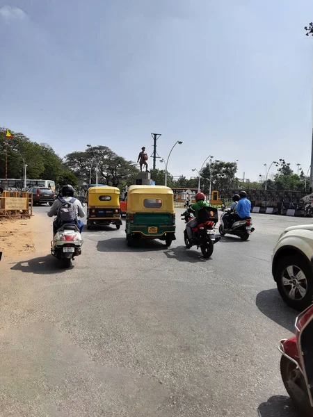 Bangalore Karnataka India Jan 2021 Закриття Важкого Трафіку Оточенні Статуї — стокове фото