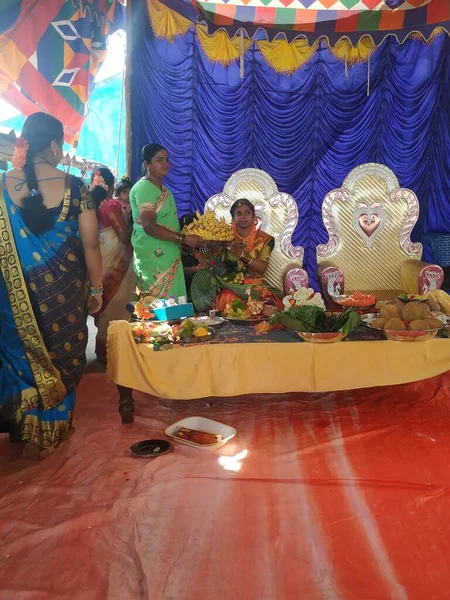 マンダヤ カルナータカ インド 2020年11月23日 チキカガンガヴァディ村におけるインド ヒンズー伝統儀式のエンゲージメント機能の閉鎖 — ストック写真