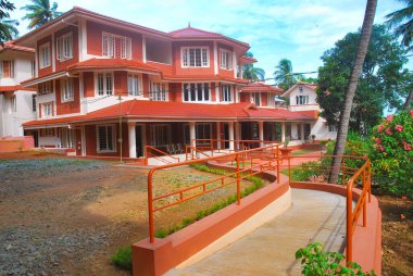 Thrissur, Kerala, Hindistan-30 Kasım 2010: Venginissery Venginissery, Trissur City 'deki güzel Narayanashrama Tapovanam Ashram binası.