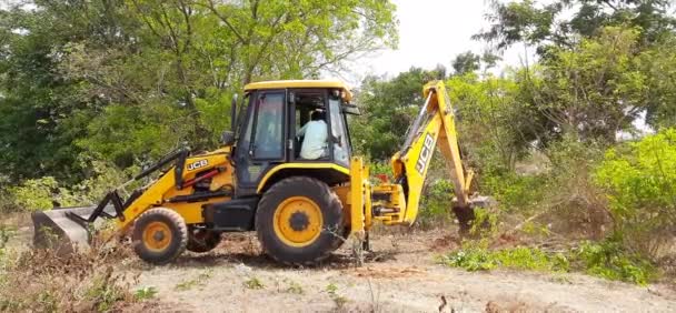 Bangalore Karnataka India Mar 2021 Closeup Jcb Cleaning Land Construction — Stockvideo