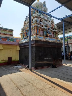 Doddaballapur, Karnataka, Hindistan-Nisan 18 2021: Shri Ghati Subrahmanya Tapınağı Hindu dini Puja tarihi eserine sahip yakın çekim