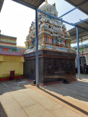 Doddaballapur, Karnataka, Hindistan-Nisan 18 2021: Shri Ghati Subrahmanya Tapınağı Hindu dini Puja tarihi eserine sahip yakın çekim