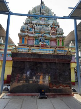 Doddaballapur, Karnataka, Hindistan-Nisan 18 2021: Shri Ghati Subrahmanya Tapınağı Hindu dini Puja tarihi eserine sahip yakın çekim