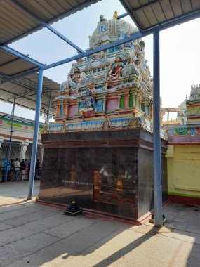 Doddaballapur, Karnataka, Hindistan-Nisan 18 2021: Shri Ghati Subrahmanya Tapınağı Hindu dini Puja tarihi eserine sahip yakın çekim