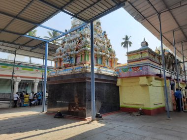 Doddaballapur, Karnataka, Hindistan-Nisan 18 2021: Shri Ghati Subrahmanya Tapınağı Hindu dini Puja tarihi eserine sahip yakın çekim